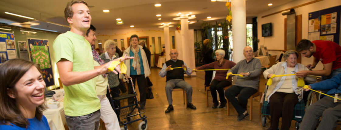 Bewegungsrunde beim Tag der offenen Tür im Haus St. Barbara